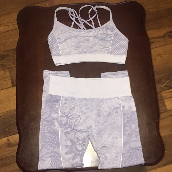 Fabletics Pants - SOLD 🤑FABLETICS set Capri& sports bra (xs set)